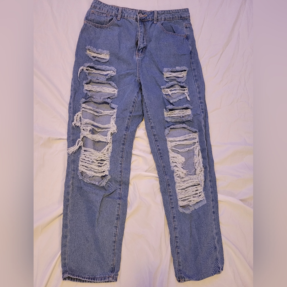 High-waisted baggy ripped blue jeans